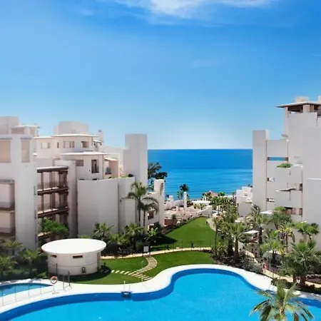 For 4 People, Bahia De La Plata, Estepona, Malaga 150mts Daire Estepona