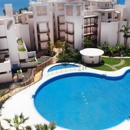 Daire For 4 People, Bahia De La Plata, Estepona, Malaga 150mts *
